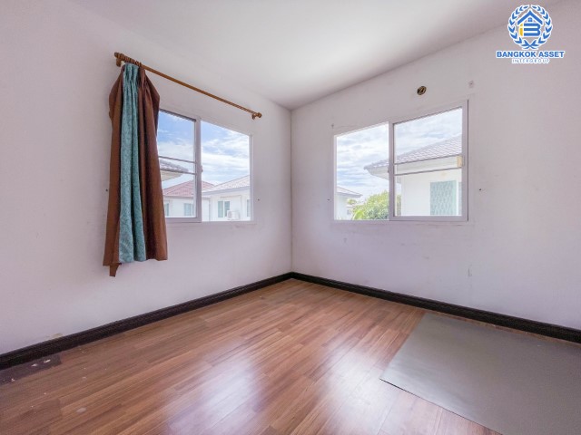 บ้านเดี่ยวมือสองย่านนครปฐม ม.พฤกษ์ลดา ปิ่นเกล้า-สาย5 เนื้อที่กว้าง 50 ตร.ว. ฟังก์ชัน 3 ห้องนอน 2 ห้องน้ำ ที่จอดรถ 2 คัน บ้านพร้อมอยู่ คุณภาพระดับแบรนด์ L&H โครงการตั้งบนทำเลเดินทางสะดวก ใกล้เซ็นทรัลศาลายา เชื่อมต่อถนนบรมราชชนนี, ถนนพุทธมณฑลสาย 5, ถนนปิ่นเกล้า-นครชัยศรี จองเลย!...